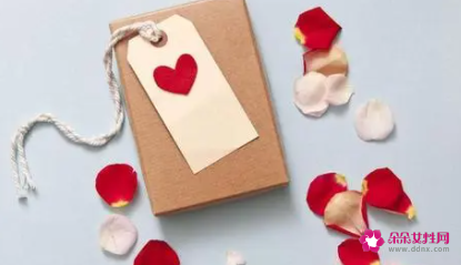 男人送女人礼物的含义