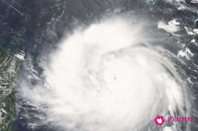 梦见龙卷风吸水是什么意思