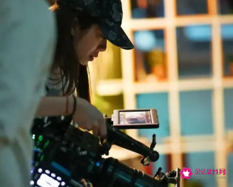 女人梦见自己被导演看中在演戏