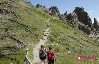 梦见和亲人一起爬山