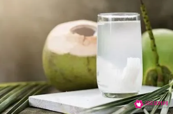 椰子水的禁忌与副作用