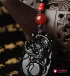 属虎的人戴什么比较好