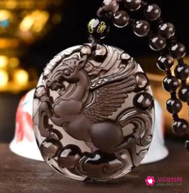 属虎的人戴什么比较好