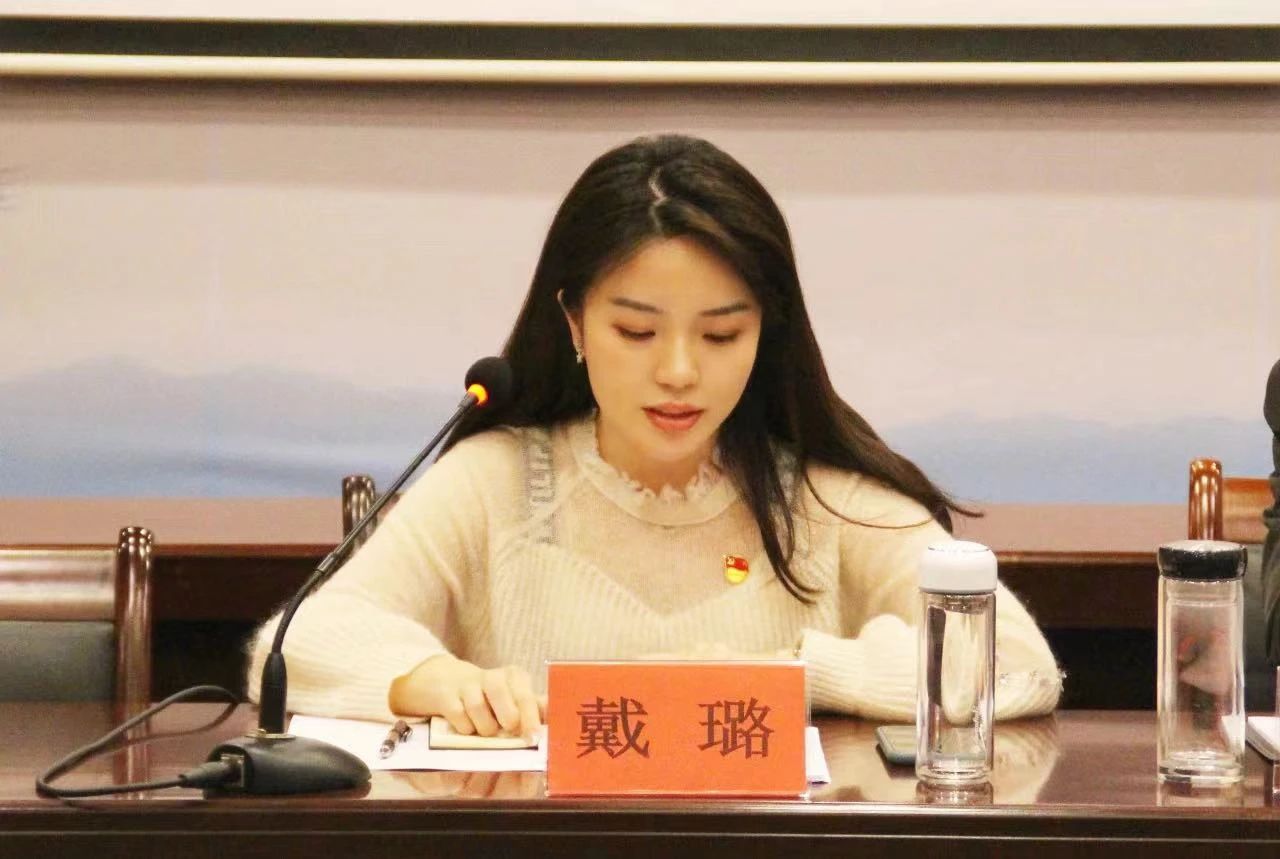 戴璐最全的照片，带你深入了解戴璐为什么”行“