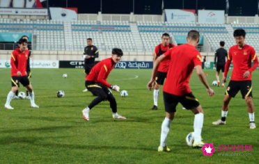 国足针对沙特练习长传反击