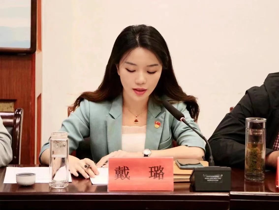 戴璐最全的照片，带你深入了解戴璐为什么”行“