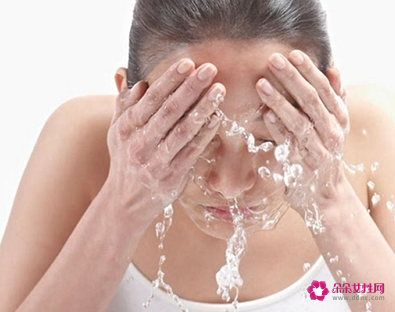脸怎么保养又白又光滑呢