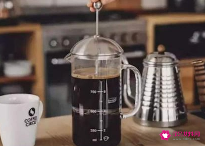 法压壶的使用方法