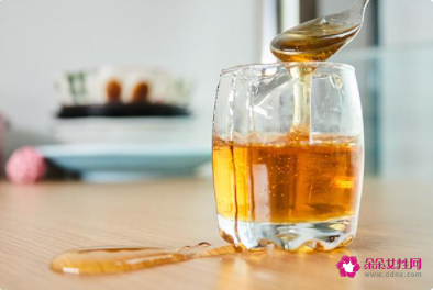 清晨空腹喝蜂蜜水的好处