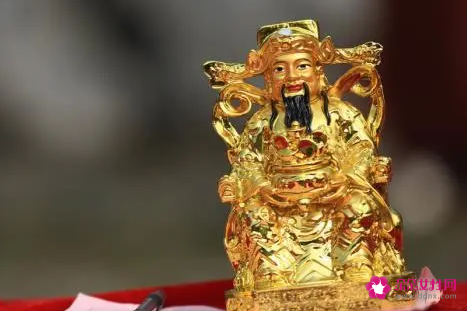 如何在家中正确摆放财神像