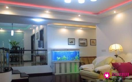 客厅金鱼缸的摆放图片欣赏
