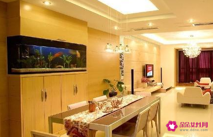 客厅金鱼缸的摆放图片欣赏