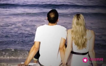 已婚的女人梦见老公跟别的人暧昧