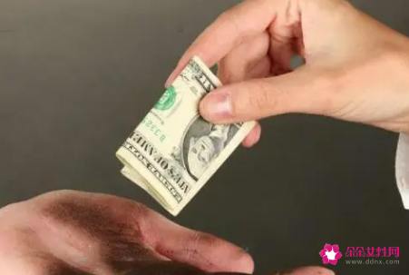 孕妇做梦梦见钱是什么意思