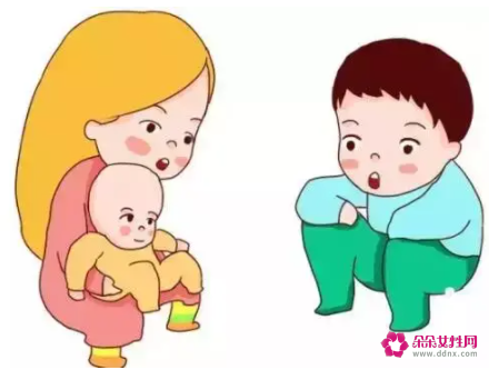 宝宝羞于见人爸妈如何帮