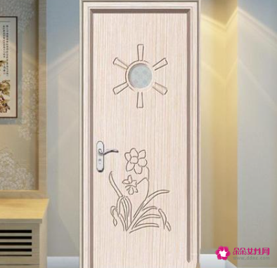 卫生间装木门还是金属门