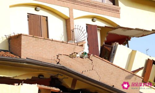 梦见地裂逃生是什么意思