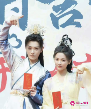 杨超越、丁禹兮主演《七时吉祥》开机