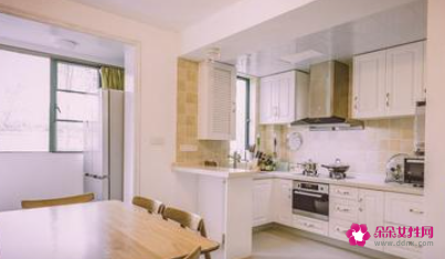 如何布置厨房有利于家人