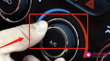 车内如何开暖风玻璃不起雾