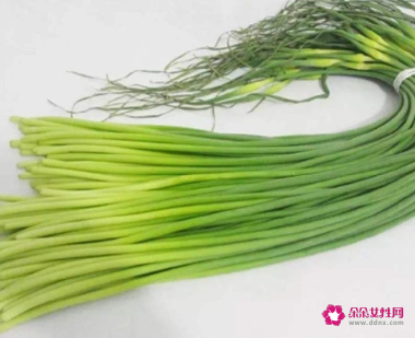 蒜苔不能跟什么水果一起吃