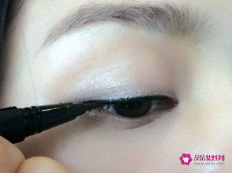 怎么化妆才不容易脱妆