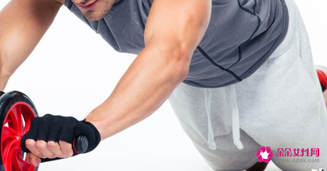 健腹轮一天能做多少个