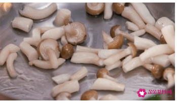 菌菇萝卜汤的做法