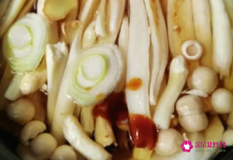 菌菇萝卜汤的做法