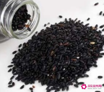 哪些容易导致皮肤黑的食物