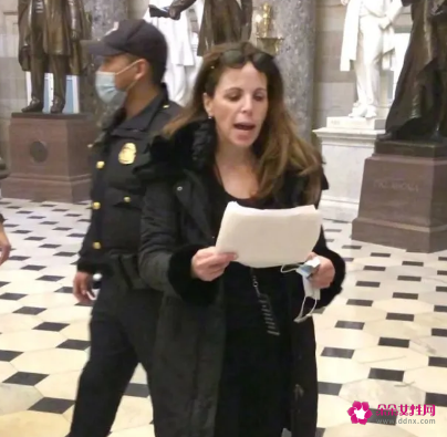 美国民众因服用兽药治新冠致中毒人数翻倍