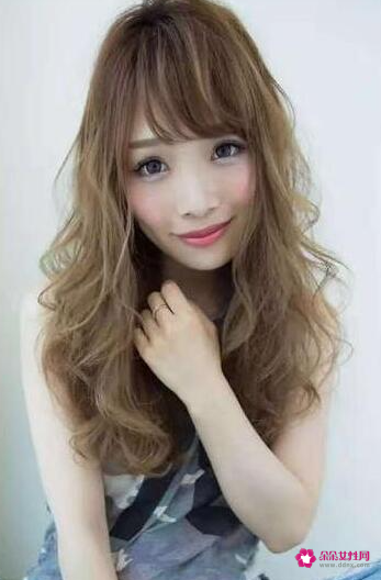 长脸女生适合什么样的刘海发型