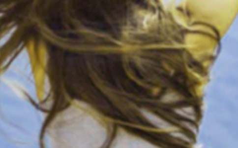 梦见自己的头发很长