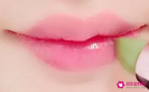 唇蜜和唇釉有什么区别