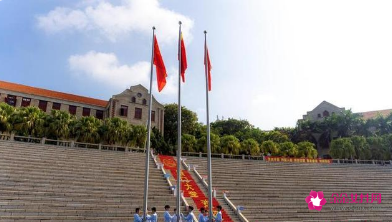 厦大线上举行开学典礼，用矿泉水代替新生