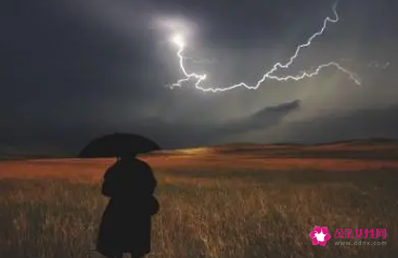 梦到自己被雷劈但没死