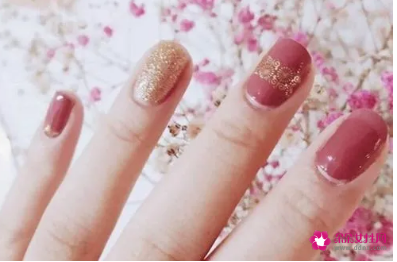 已婚女人梦见留长指甲寓意