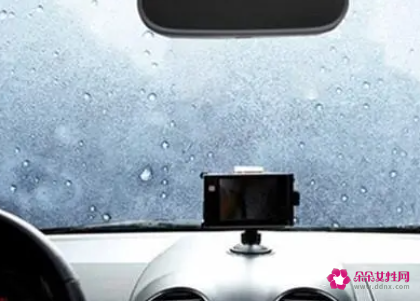 车内如何开暖风玻璃不起雾
