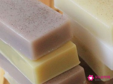 洁面皂和洗面奶哪个好