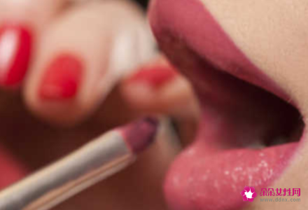 唇蜜和唇釉有什么区别