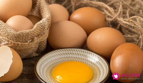 梦见拾了好多鸡蛋还碎了几个