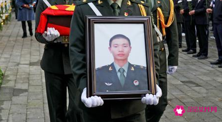 李波烈士骨灰安葬仪式