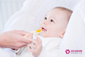 宝宝舌带系短要不要剪