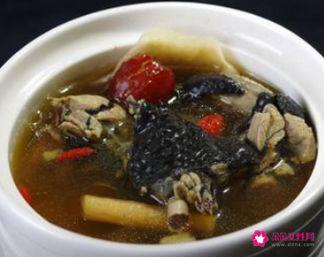 女人补气血炖什么汤好