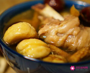 女人补气血炖什么汤好