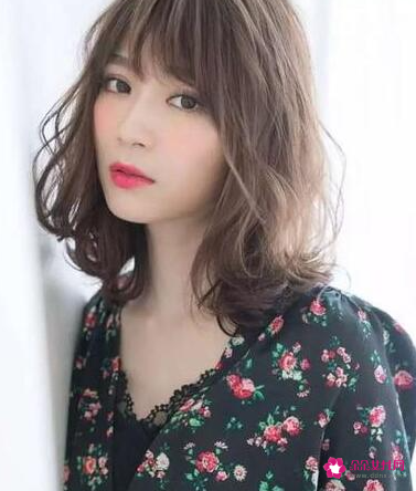 长脸女生适合什么样的刘海发型