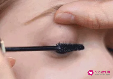 睫毛膏的正确用法