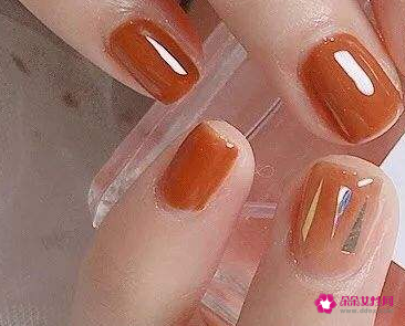 美甲刻磨不到位会掉吗