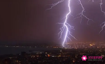 梦到自己被雷劈但没死