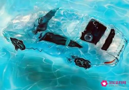 梦见开车掉到水里